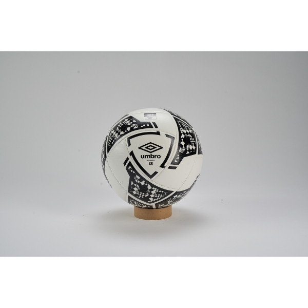 Balón de Fútbol Umbro Neo Swerve Training White / Black