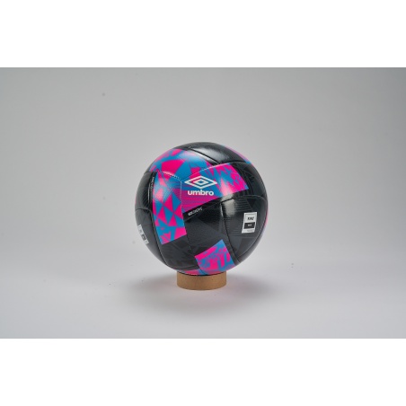 Balón de Fútbol Umbro Neo Swerve Carbon / Pink Glo / Atomic Blue