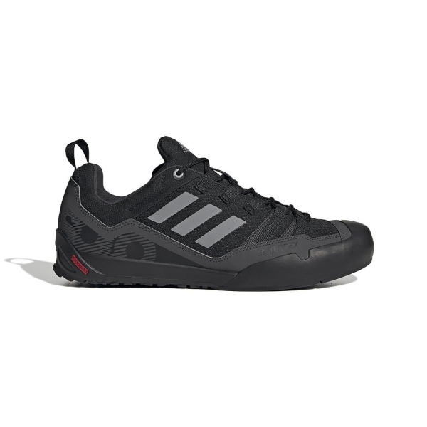 Zapatilla Adidas Terrex negra