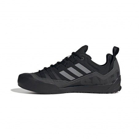Zapatilla Adidas Terrex negra